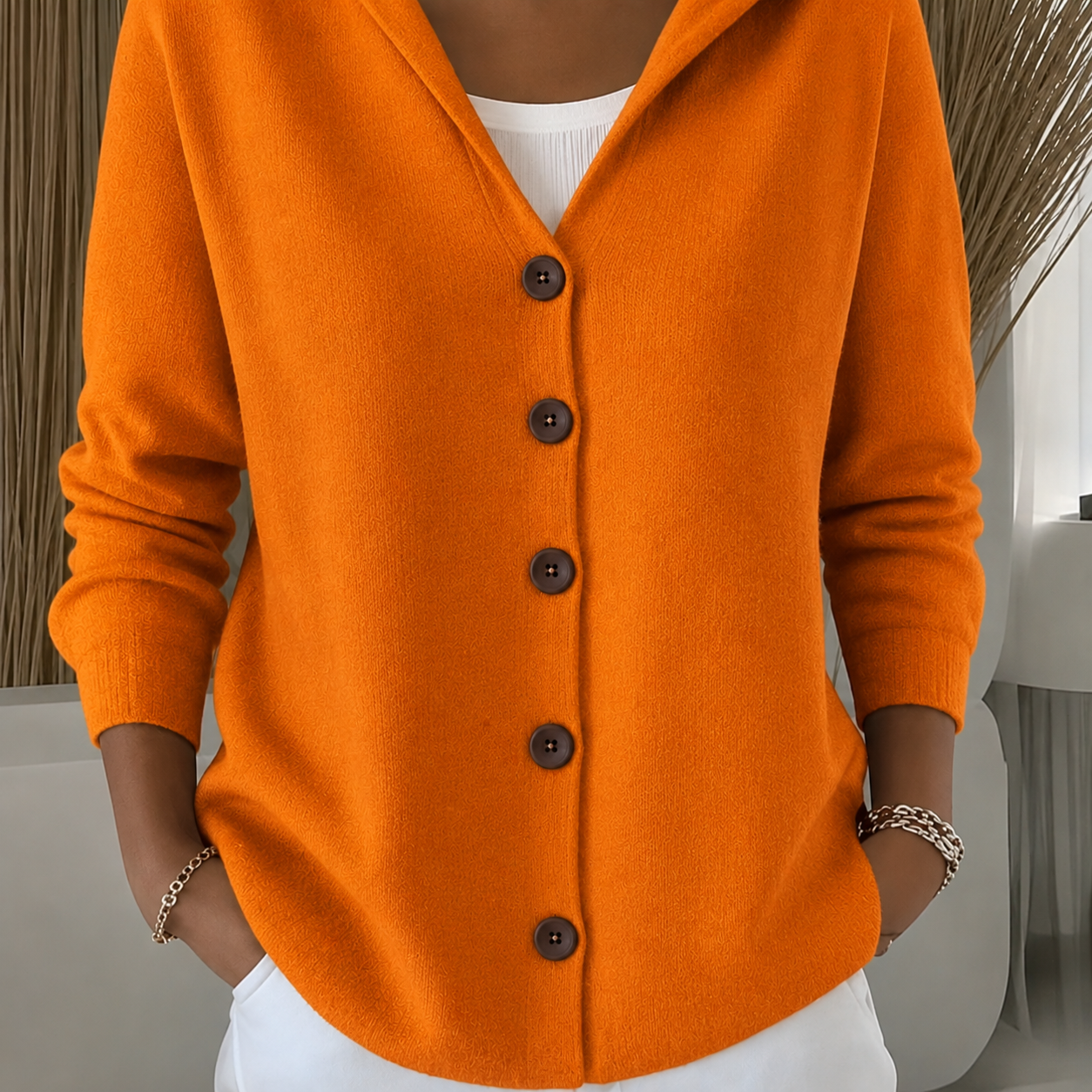 Lena | Trui met capuchon en knoopsluiting